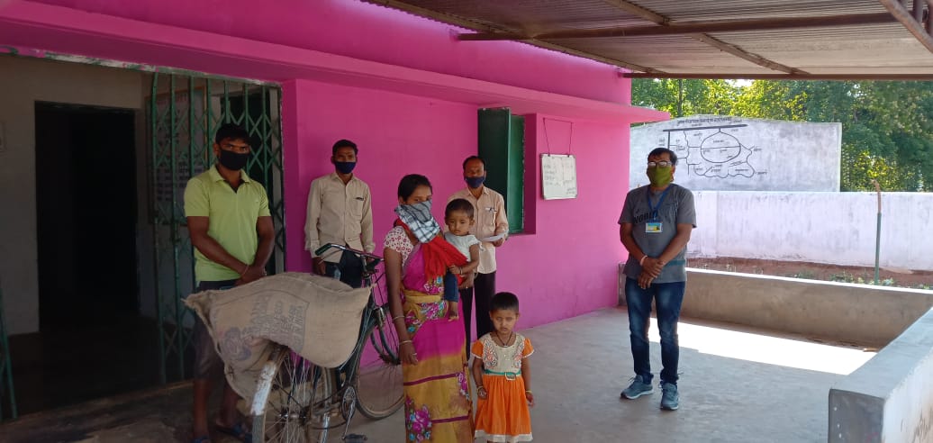 सोशल मीडिया के पोस्ट पर प्रशासन ने महिला की मदद की