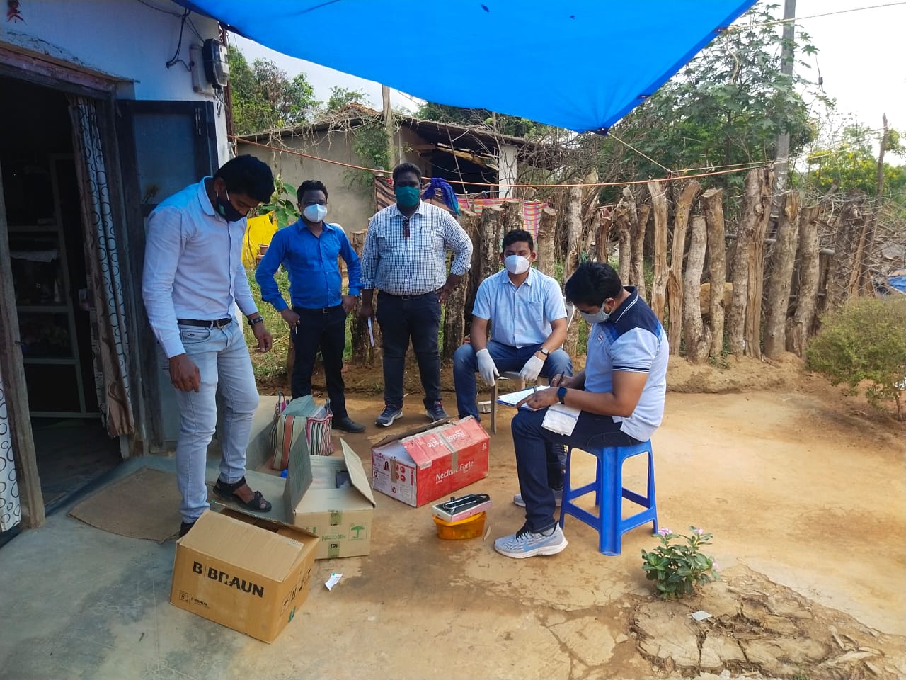 बिन कोविड जांच के लोगों के उपचार पर दो झोलाछाप डॉक्टरों के विरुद्ध कार्यवाही
