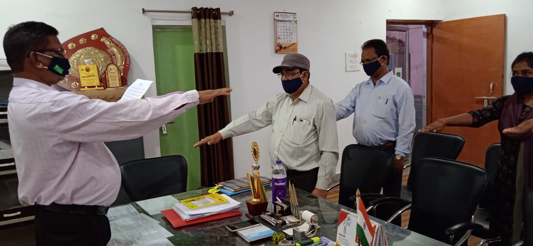 जिला कार्यालयों में दिलाई गई आतंकवाद और विघटनकारी शक्तियों से लड़ने की शपथ