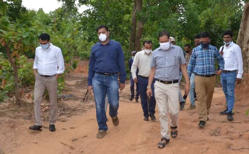 कलेक्टर ने फूड पार्क हेतु चयनित भूमि का किया अवलोकन