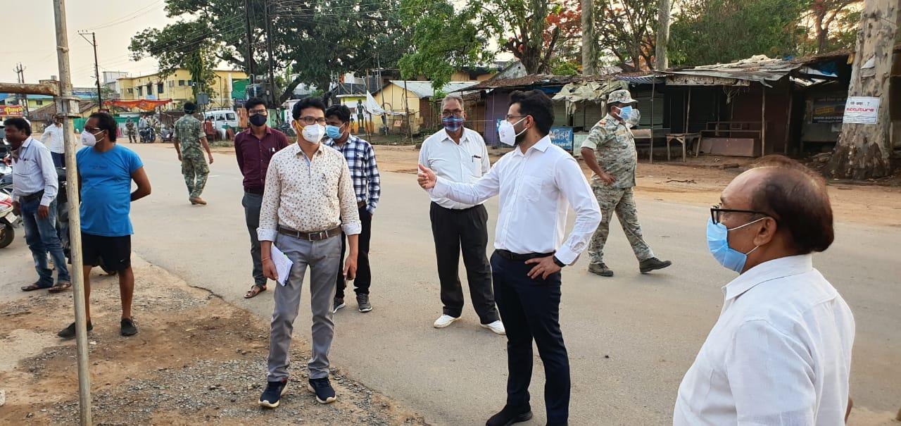 कलेक्टर ने केशकाल चेकपोस्ट पर स्वयं खड़े होकर बेवजह घूमने वालों पर लगाया जुर्माना