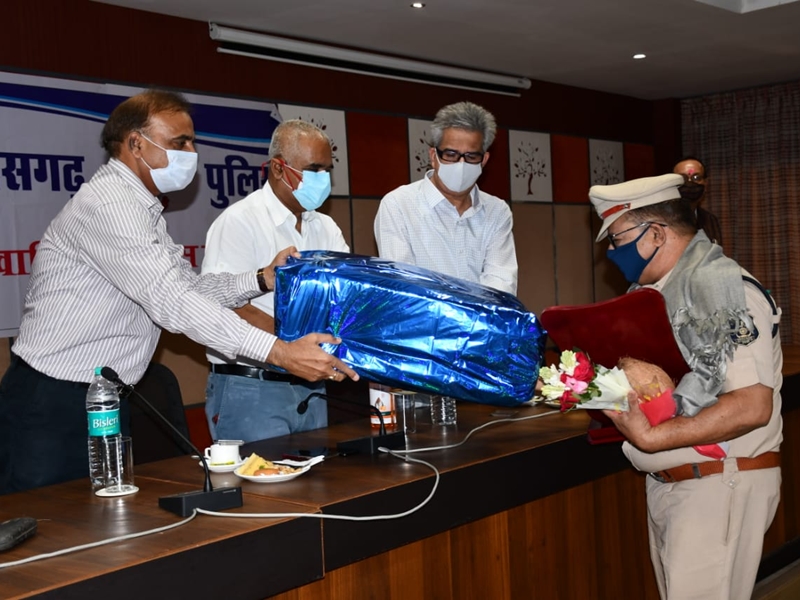 सेवानिवृत्त हुए पुलिस अधिकारियों को दी गई भावभीनी विदाई, DGP ने कही यह बात