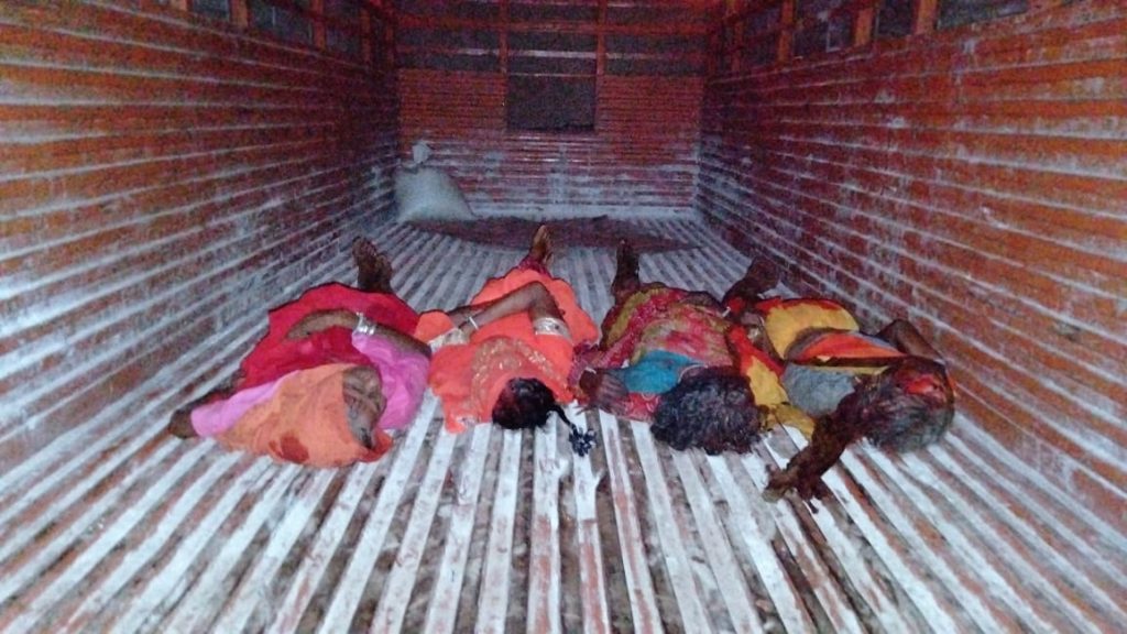 गरियाबंद में बड़ा सड़क हादसा, अंतिम संस्कार से लौट रहे 5 महिलाओं की मौत
