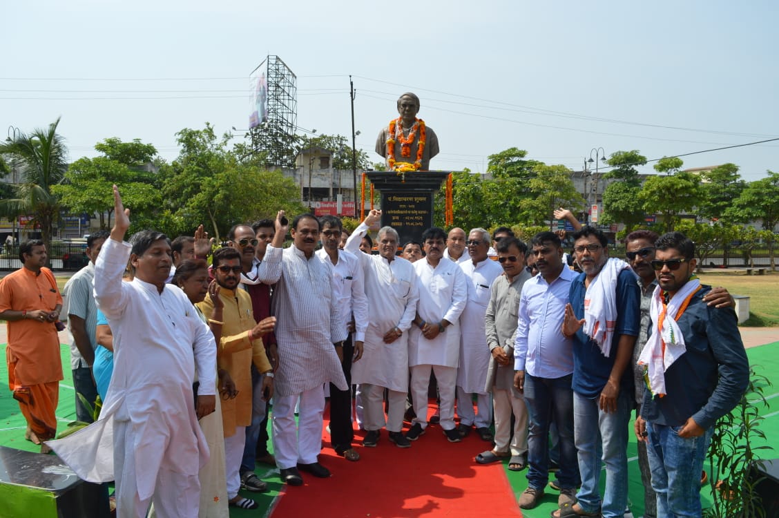 नगर निगम जोन 9 में शहीद विद्याचरण शुक्ल को पुण्यतिथि पर दी गयी श्रद्धांजलि
