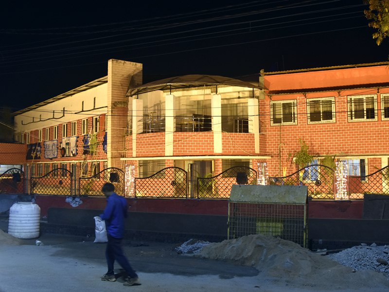 सरकारी अंग्रेजी स्कूल में दाखिले की होड़