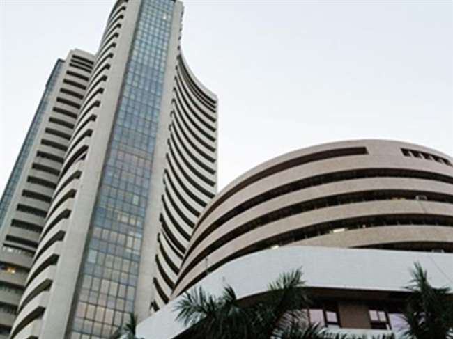 गिरावट के साथ खुला बाजार, Sensex 200 अंक से ज्यादा टूटा, Nifty भी लाल निशान में