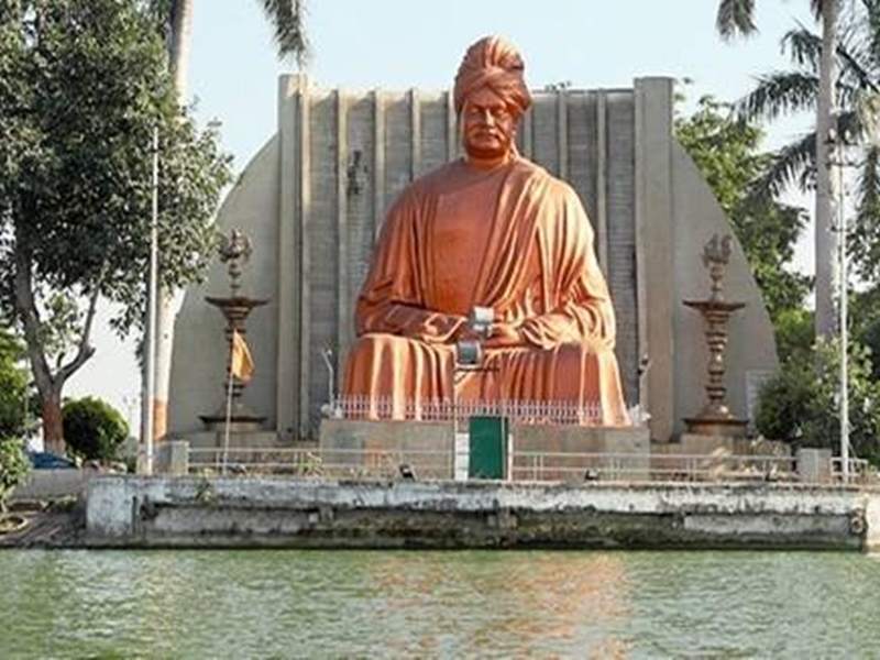 पानी में तैर रहा है पांच करोड़ का म्यूजिकल फाउंटेन, पानी गंदा होने के नहीं सुनाई दे रही धुन