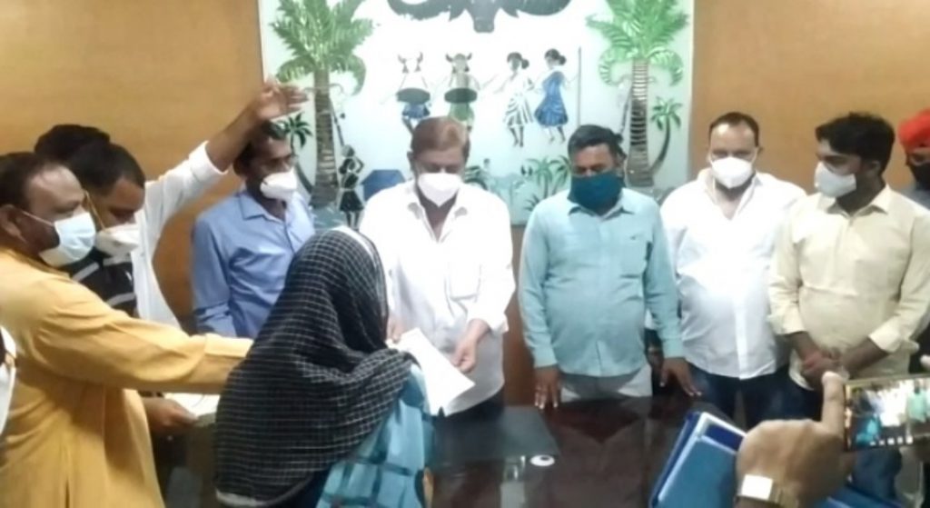वन मंत्री अकबर ने 20 लोगों को किया भूमि पट्टे का वितरण, सरपंच और जिला पंचायत सदस्यों से भी की चर्चाएं