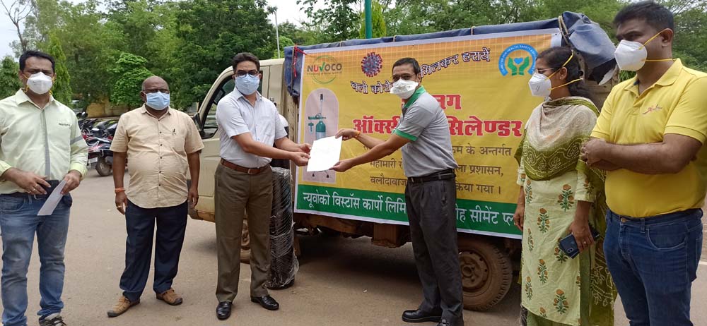 बलौदाबाजार : तीसरे लहर से लड़ने प्रशासन की तैयारियां जोरों पर,सीमेंट कंपनी ने 50 जंबो ऑक्सीजन सिलेंडर की दान