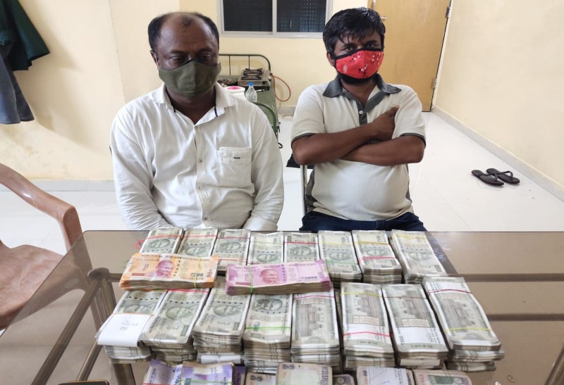 चौकी पर बड़ी कार्रवाई : कार से 37 लाख रुपए बरामद, पुलिस ने दो संदिग्ध को पकड़ा…