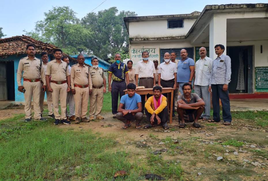 एक हफ्ते पहले हाथी का मिला था शव, गायब थे दांत, अब पकड़े गए तीन तस्कर