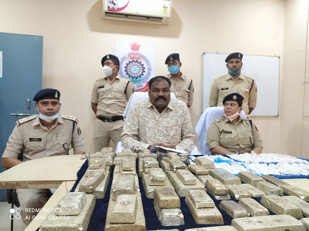BIG BREAKING : पुलिस की बड़ी कार्रवाई, यहां एक करोड़ 75 लाख की चांदी जब्त, दो गिरफ्तार