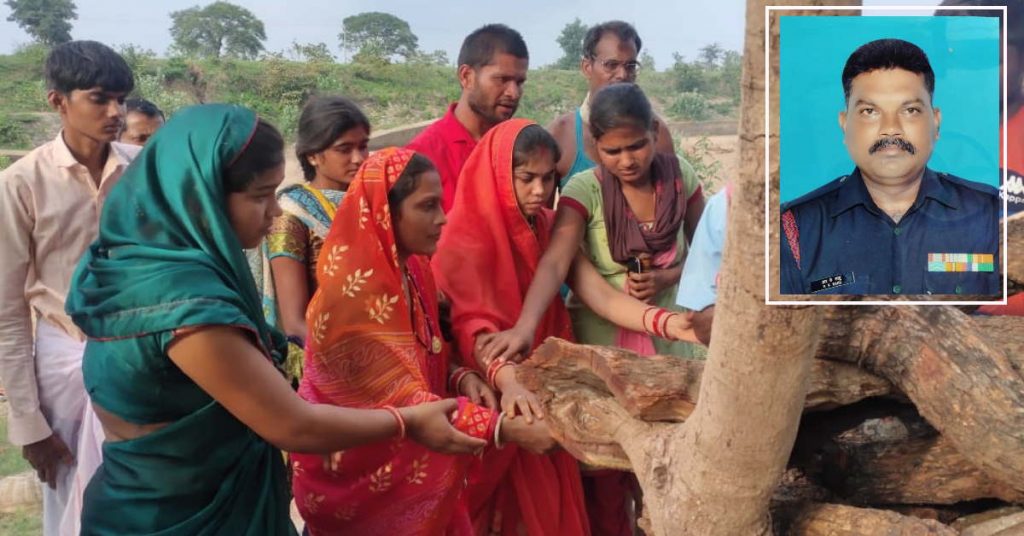जज्बे को सलाम : कारगिल युद्ध में शामिल रिटायर्ड फौजी की अर्थी को बहू-बेटियों ने दिया कंधा