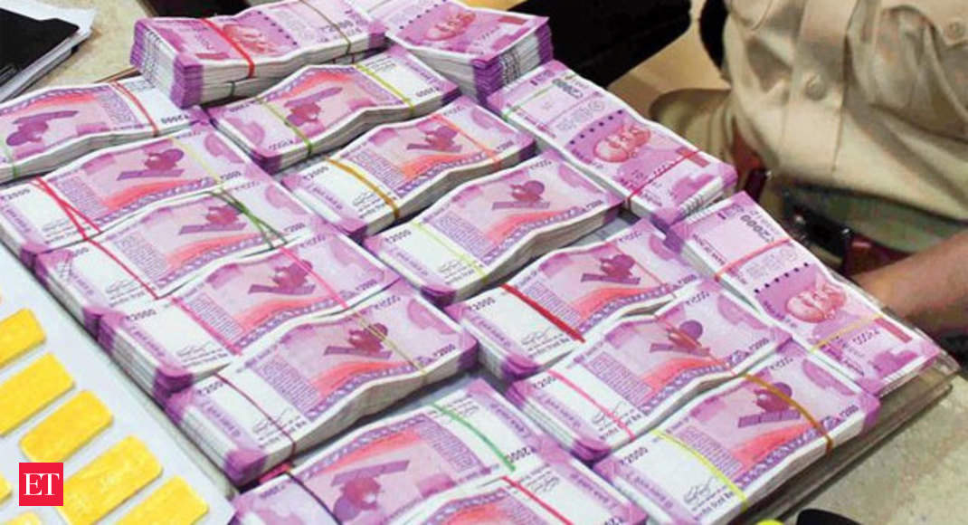 100 करोड़ का हवाला लेनदेन पकड़ा:50-50 लाख रुपए के बंडल पर गद्दा बिछाकर सोता था रायपुर का हवाला कारोबारी, 6 करोड़ कैश जब्त, स्टील-सरिया व्यापारी राडार पर