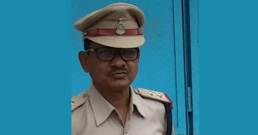 पत्नी को मंदिर भेज सब-इंस्पेक्टर ने घर में लगाई फांसी