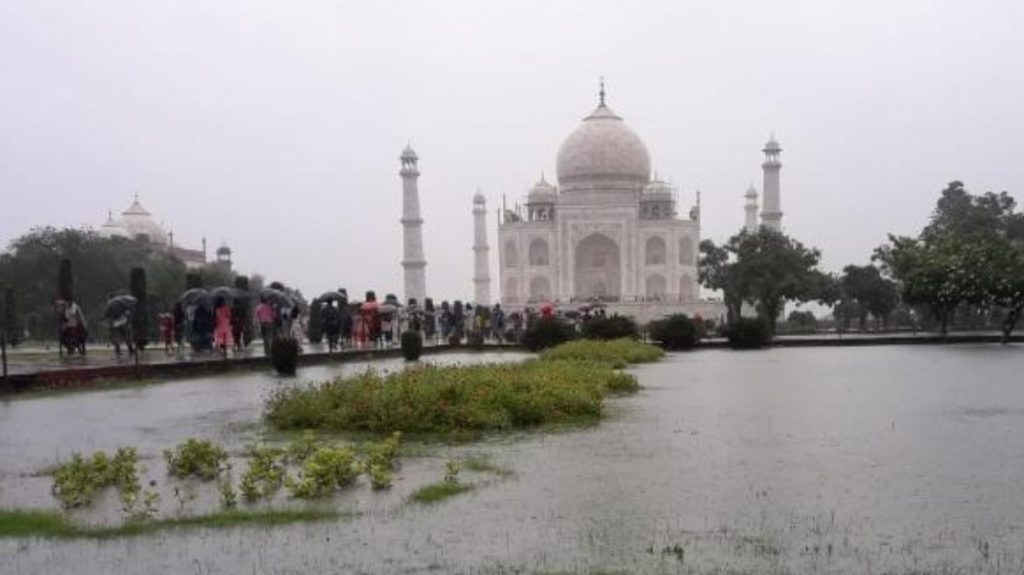 बारिश में आगरा घूमने का मजा दोगुना, इन जगहों की खूबसूरती देगी दिल को सुकून