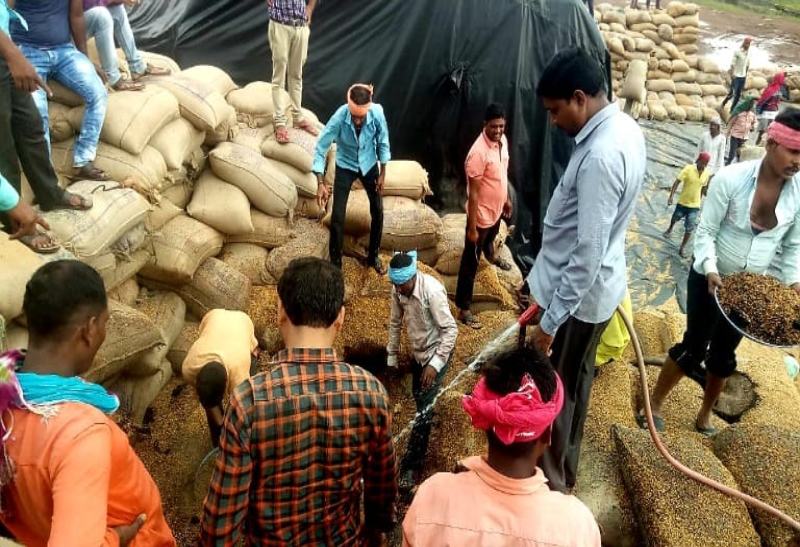 इस जिले के धान संग्रहण केन्द्र में लगी आग, आखिर क्या है कारण
