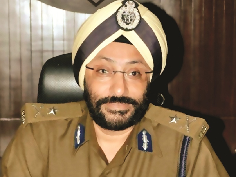 निलंबित एडीजी के हस्ताक्षर और लिखावट की हैंडराइटिंग एक्सपर्ट ने की जांच