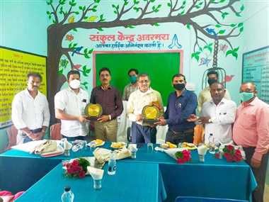 नव पदस्थ जिला शिक्षाधिकारी करमन खटकर का अतरमरा में किया सम्मान