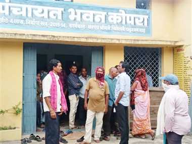 कोपरा के विशेष ग्राम सभा में पंचायत प्रतिनिधियों का हंगामा