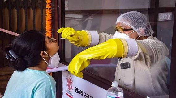 अगस्त में ही आ जायेगी कोरोना की तीसरी लहर, सितंबर में चरम पर होंगे संक्रमण के मामले : एसबीआई रिपोर्ट का दावा