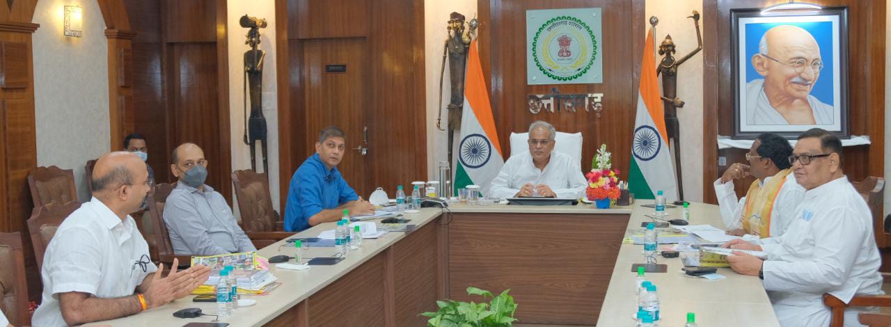 छत्तीसगढ़ की समृद्ध लोक संस्कृति को सहेजने तैयार की जाए डिजिटल लाईब्रेरी :  भूपेश बघेल