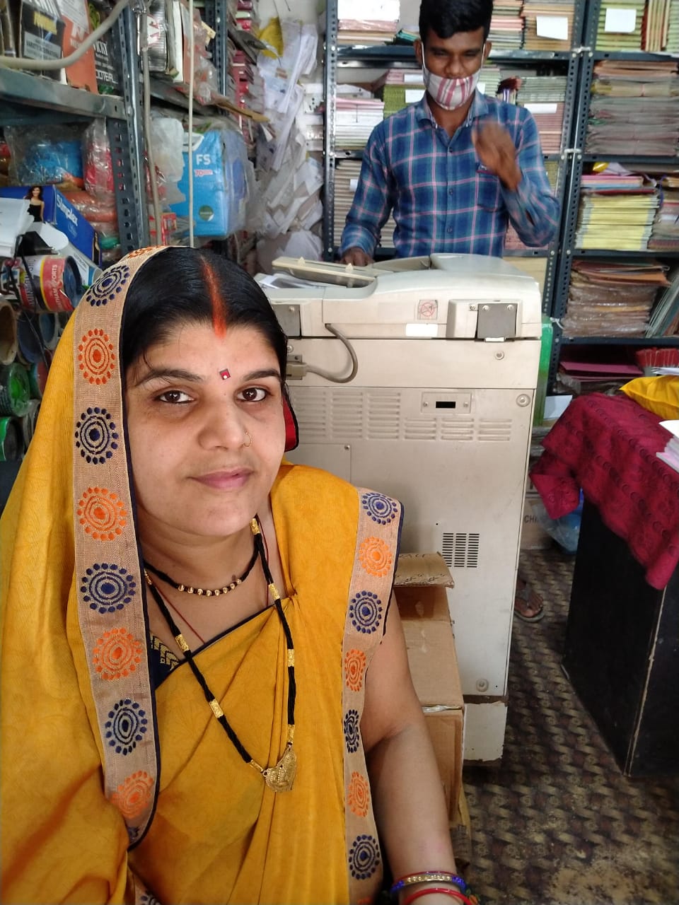 रोजगार प्राप्त कर दे रही परिवार में आर्थिक सहयोग
