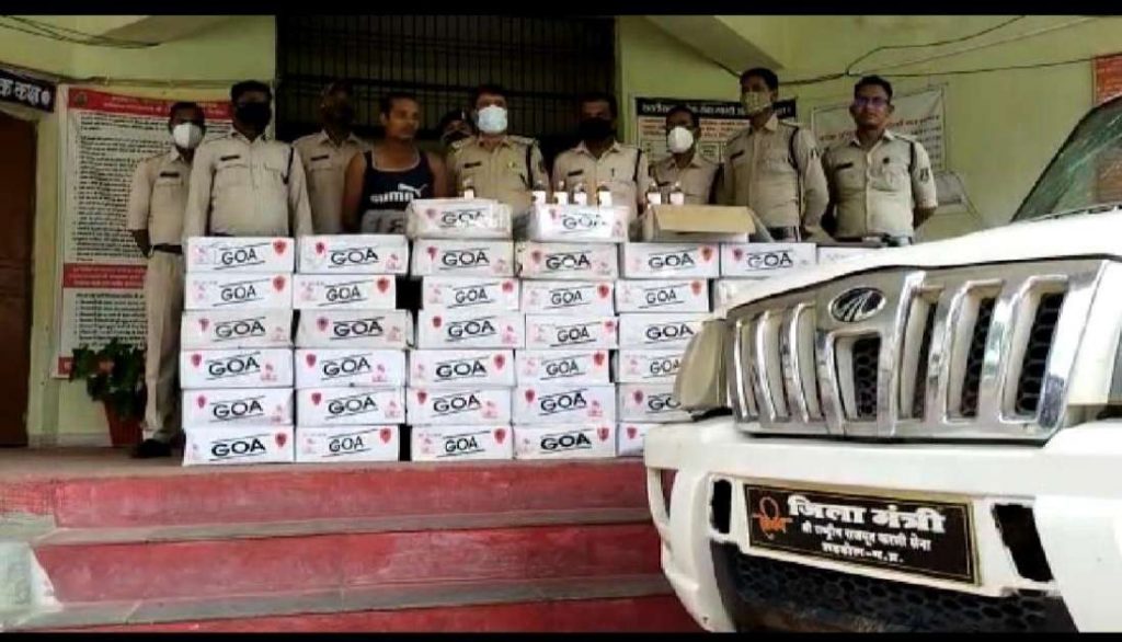 MP से CG में शराब को खपाने की थी तैयारी, पुलिस ने तस्करों के मंसूबे पर फेरा पानी, 45 पेटी अवैध अंग्रेजी शराब के साथ 1 आरोपी गिरफ्तार
