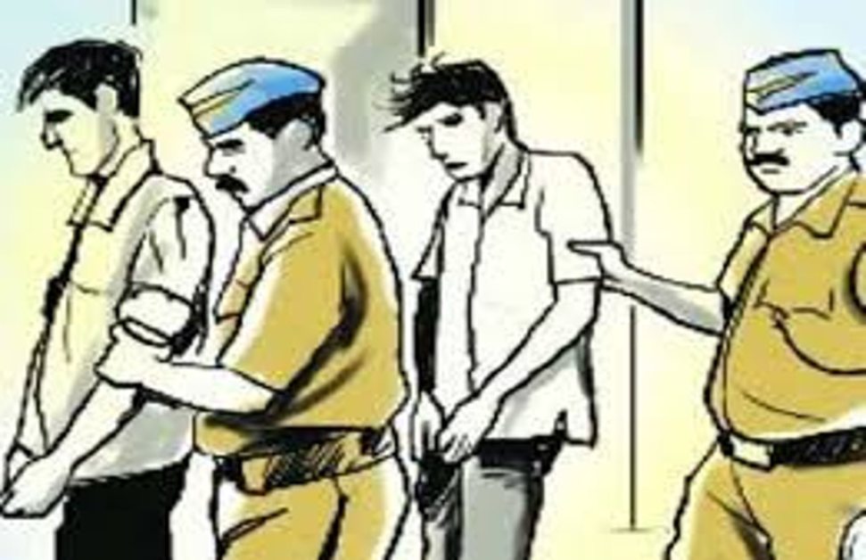 दोस्त के घर में डाका: लालच में आकर दोस्तों ने चोरी की वारदात को दिया था अंजाम, जेवर और कैश समेत 4 आरोपी गिरफ्तार