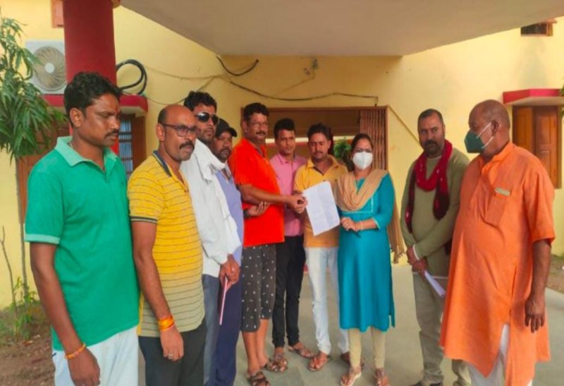 छत्तीसगढ़ : नगर पंचायत अध्यक्ष पर मनमानी का आरोप, दो पीआईसी सदस्य ने सौंपा इस्तीफा, जानिए पूरा मामला…