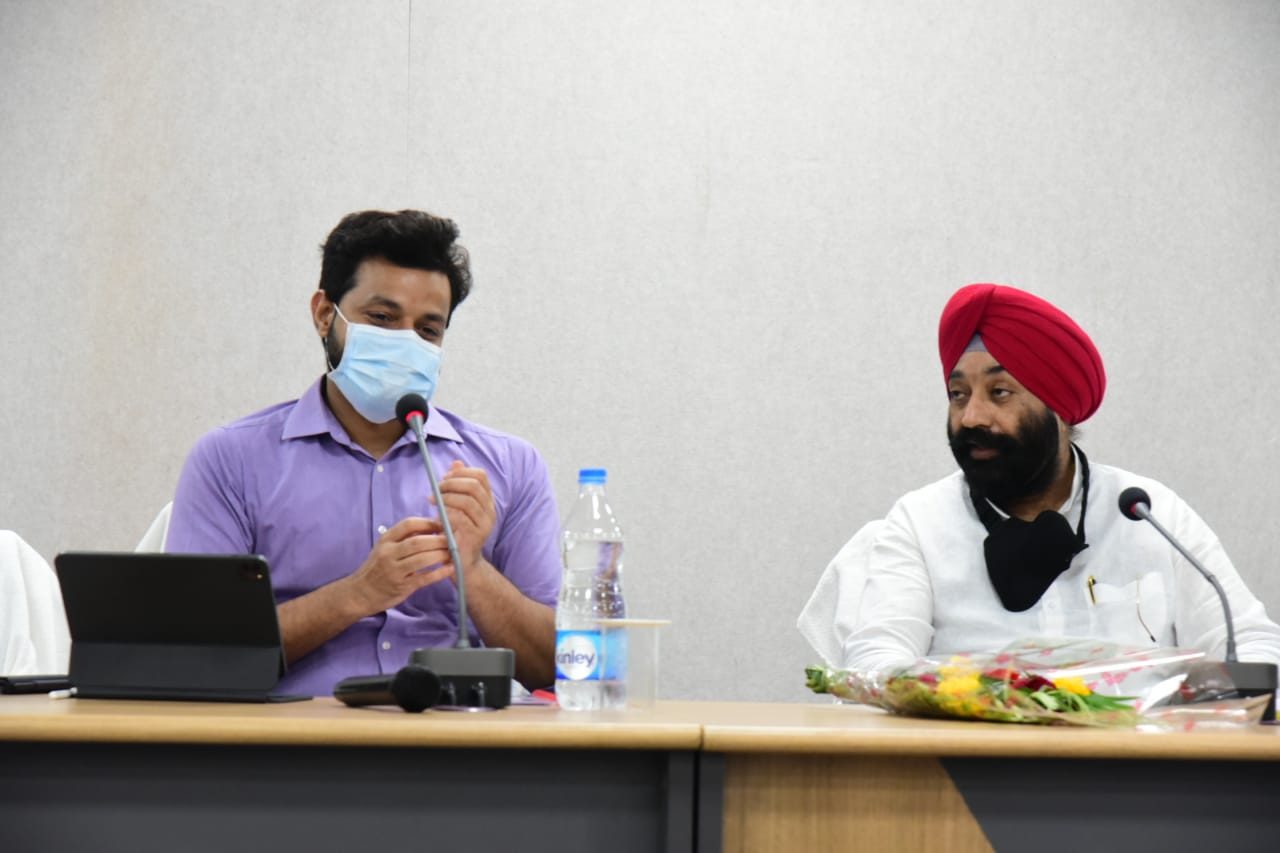 खाद्य आयोग के अध्यक्ष गुरप्रीत सिंह बाबरा ने ली विभागीय अधिकारियों की समीक्षा बैठक