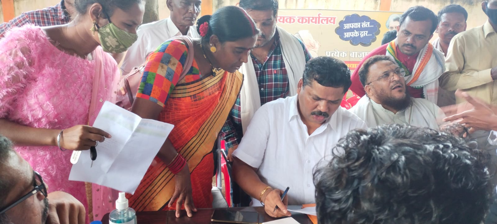 कांग्रेस विधानसभा प्रभारी बीरेश ठाकुर ने कांग्रेस पदाधिकारियों का लिया बैठक 2023 के लिए रणनीति तैयार