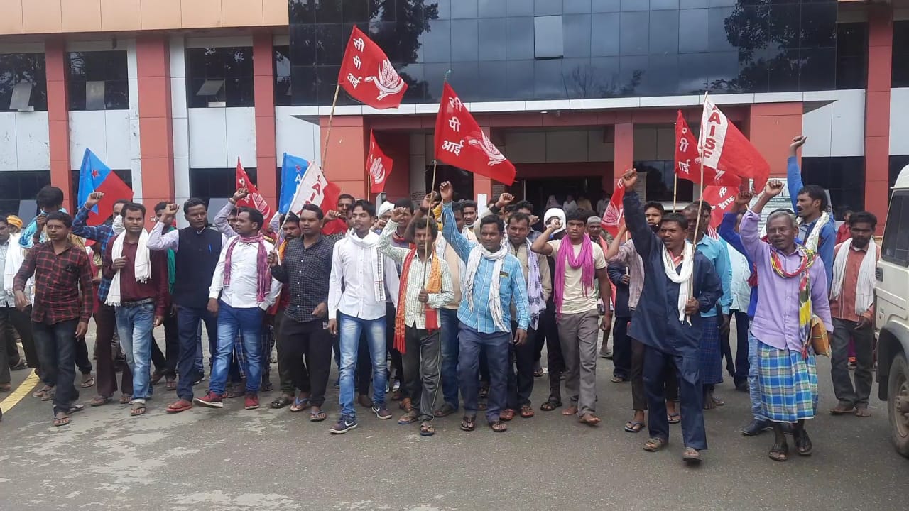 सीपीआई ने तीन काले कृषि कानून का किया विरोध, कोंडागांव रहा बंद, ढोल नगाड़ा बजाकर किया प्रदर्शन