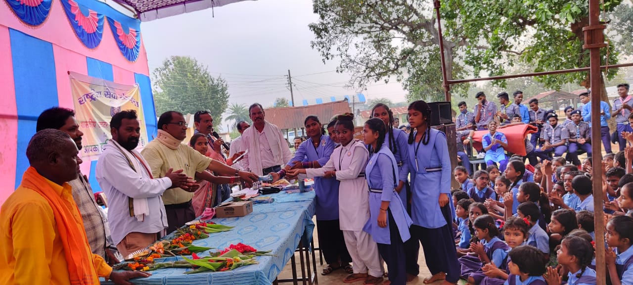 दहीकोंगा संकुल स्तरीय सक्षम बिटिया अभियान, अंगना में शिक्षा एवं कबाड़ से जुगाड़ कार्यक्रम का आयोजन किया गया