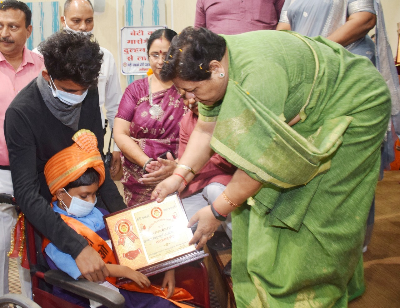राजेश्वरी को राज्यपाल द्वारा मिला ‘कर्मयोगिनी‘ सम्मान