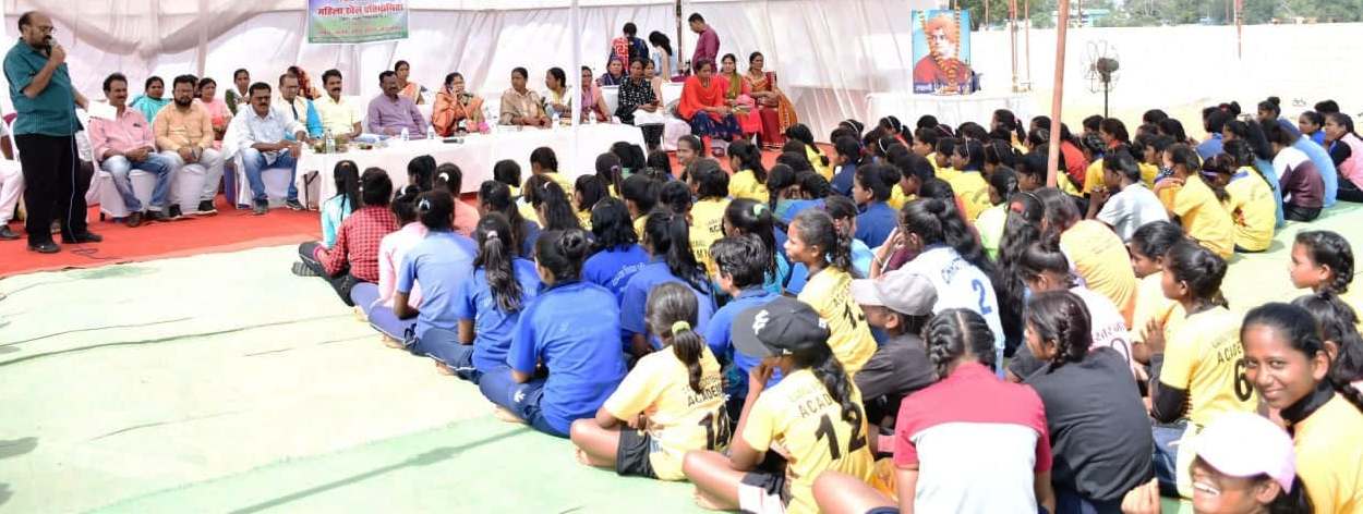 जिला स्तरीय महिला खेल प्रतियोगिता संपन्न विजेता प्रतिभागियों को किया गया पुरस्कृत