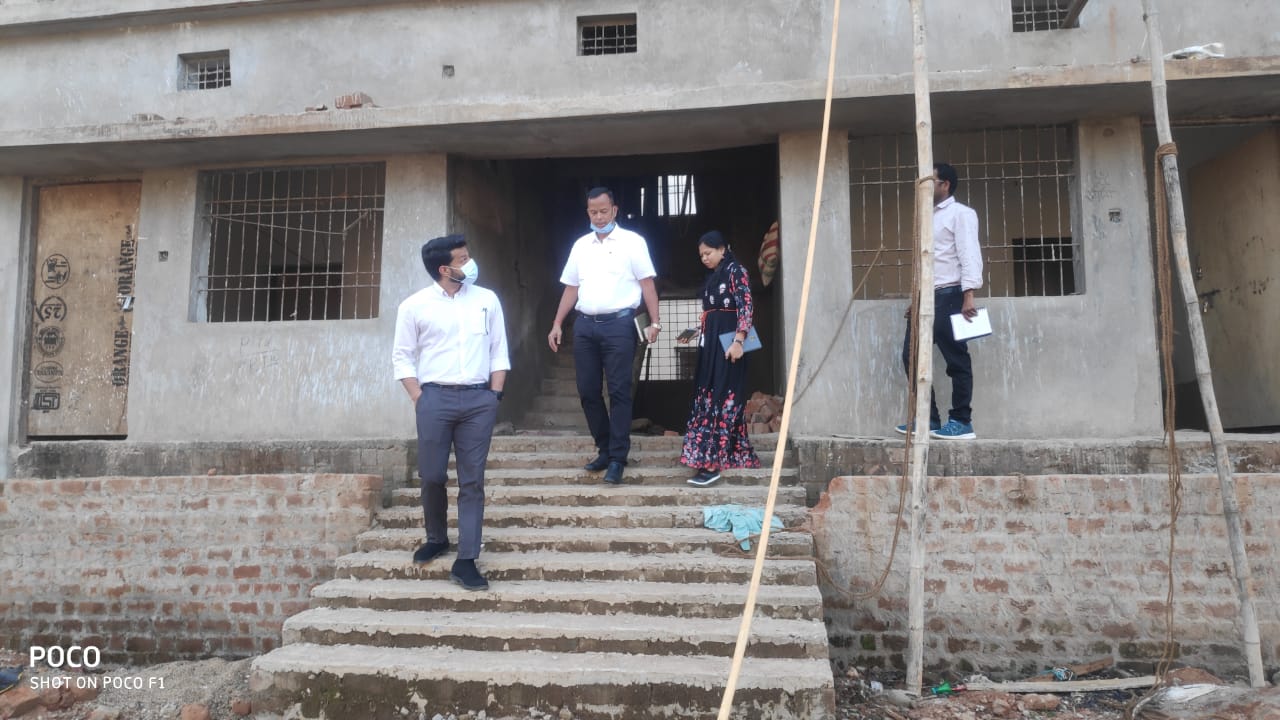 कलेक्टर पुष्पेंद्र मीणा ने निर्माणाधीन ‘हमर लैब‘ के कार्यों का किया आकस्मिक निरीक्षण