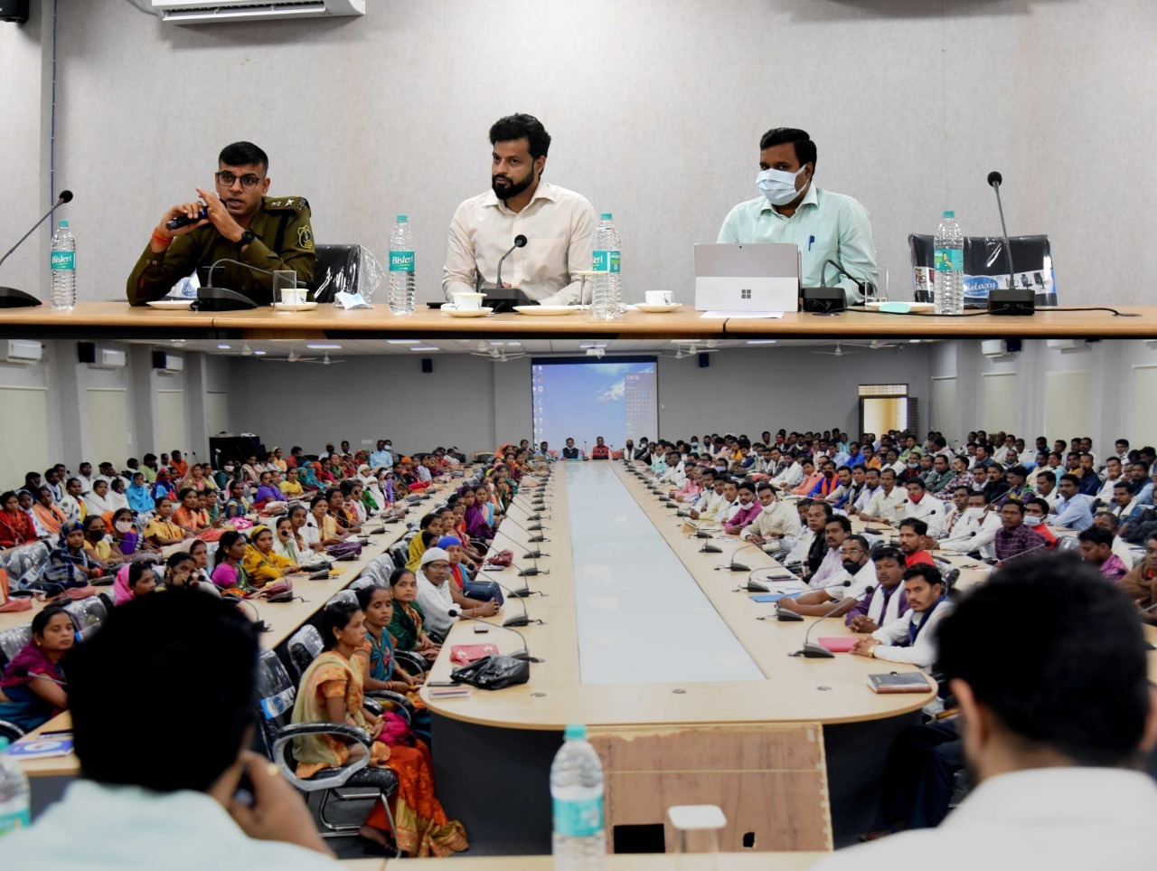 जिले के समस्त सरपंचो के साथ कलेक्टर की हुई मेगा बैठक
