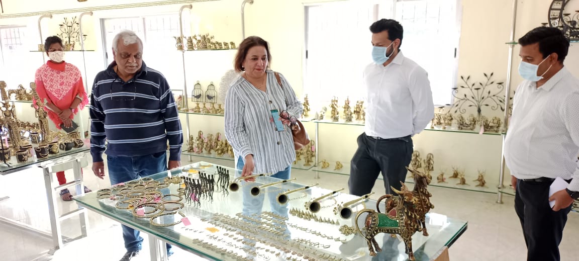 प्रमुख सचिव आलोक शुक्ला ने शिल्पनगरी व उड़ान आजीविका केन्द्र का किया निरीक्षण