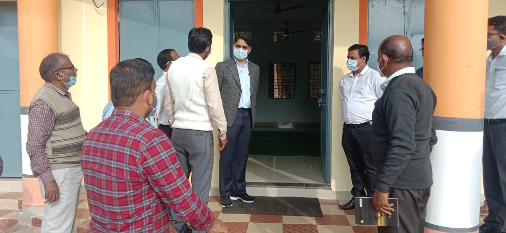 पंचायत एवं ग्रामीण विकास विभाग के आयुक्त ने ग्राम पंचायत गुलबापारा का किया गया निरीक्षण
