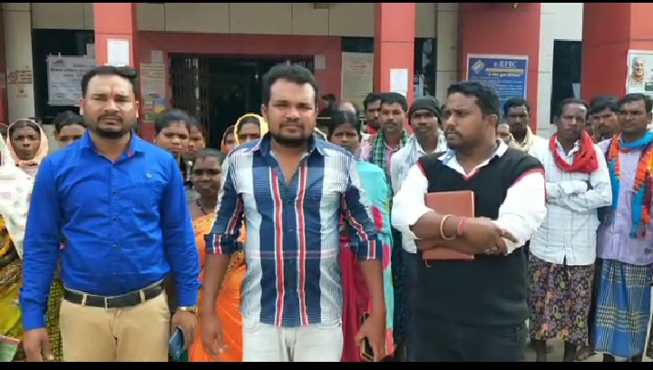 कैसे होगा सपना पूरा प्रधान मंत्री का? जब  प्रधान मंत्री आवास का नहीं मिल रहा किस्त, हितग्राहियों ने कलेक्टर को सौंपा ज्ञापन
