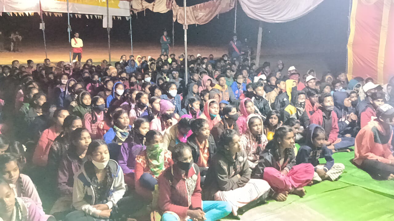 राष्ट्रीय सेवा योजना के विद्यार्थियों को दी गई सड़क सुरक्षा यातायात नियमों की जानकारी