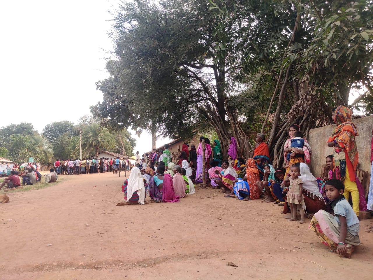 धर्म नाम पर मरने के बाद भी नसीब नहीं दो गज जमीन दफनाने को