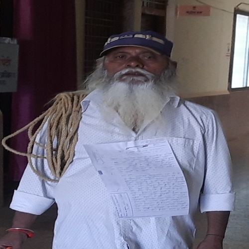 कलेक्टर कार्यालय में एक व्यक्ति ने कहा मुझे न्याय नहीं चाहिए मुझे मौत की सजा चाहिए