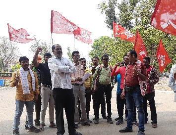 हड़तालरत संयुक्त राष्ट्रीय ट्रेड यूनियनों की मांगों का समर्थन कर CPI ने सौंपा ज्ञापन