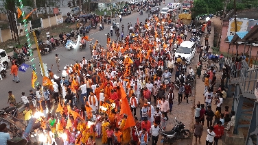 हनुमान जयंती पर नगर में निकली भव्य शोभायात्रा