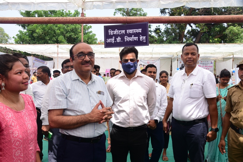 आयुष्मान भारत हेल्थ मेला में पहुंचे संयुक्त सचिव विकासशील, पीसीसी अध्यक्ष मोहन मरकाम व नारायपुर विधायक कश्यप