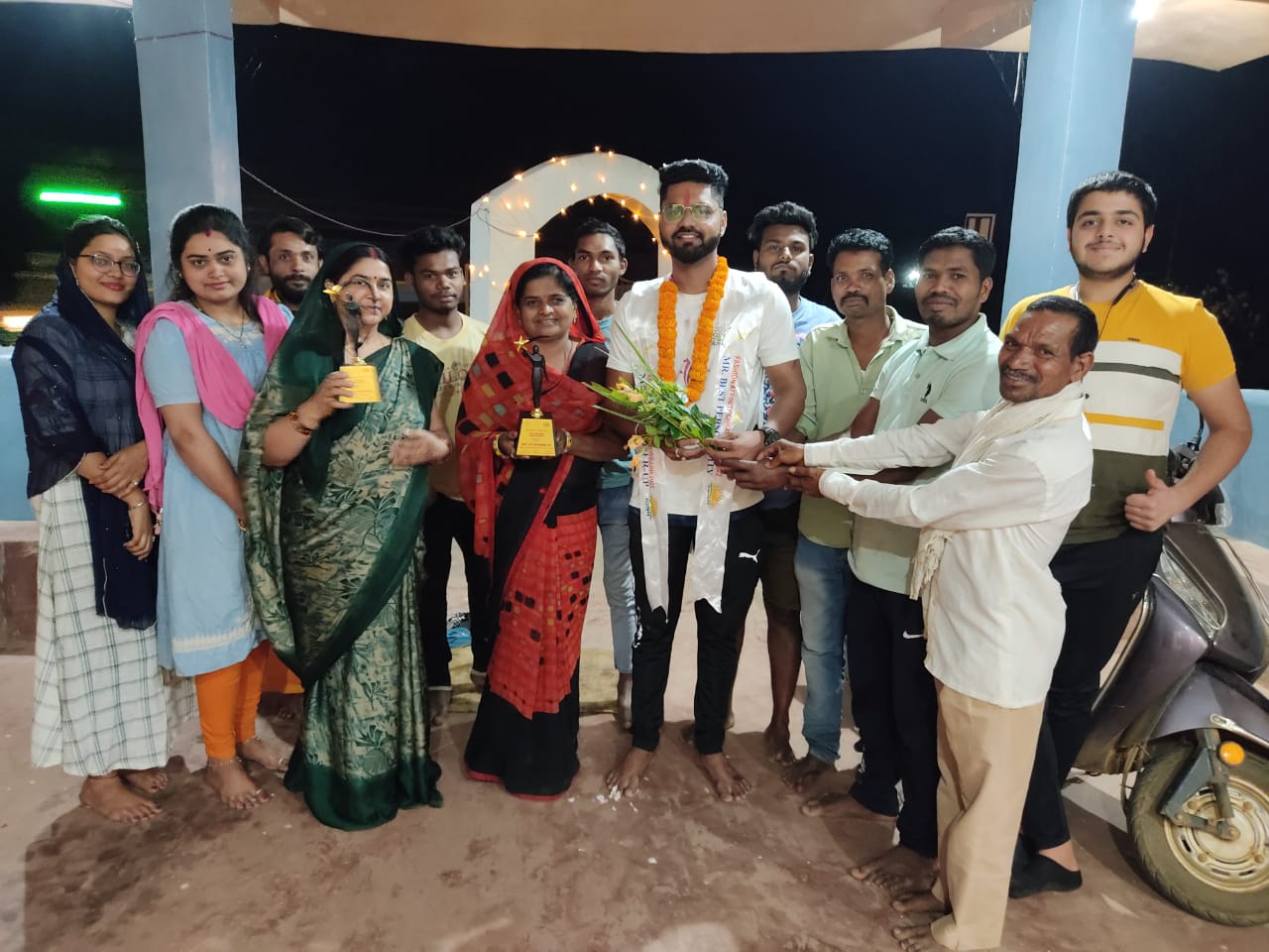 छत्तीसगढ़ फैशन एफिनिटी में रनर अप रहे विवेक शुक्ला, गृह ग्राम पहुंचने पर  का हुआ स्वागत
