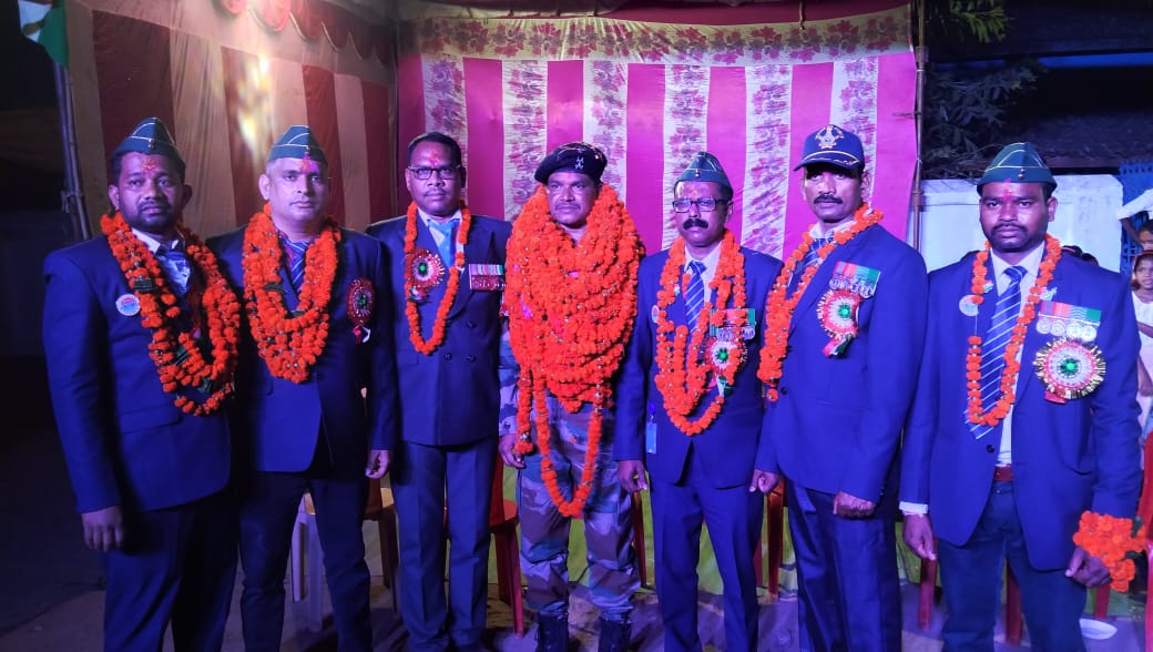 17 वर्ष भारतीय सेना से अपना योगदान देने के बाद गृह ग्राम पहुंचने पर पूर्व सैनिक परिषद व ग्रामीणों ने किया भव्य स्वागत