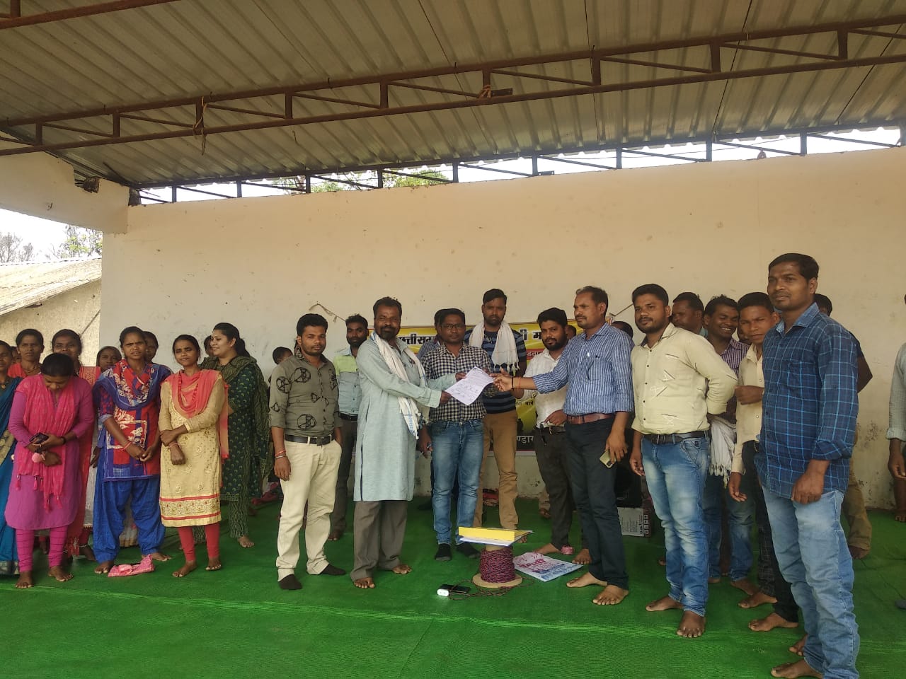 मनरेगा हड़ताली कर्मचारियों के समर्थन में पहुंचे बालसिंह बघेल ने कांग्रेस को लिया आड़े हाथ